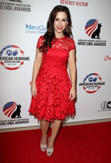 Lacey Chabert feet photo thumbnail