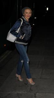 Kylie Minogue feet photo thumbnail