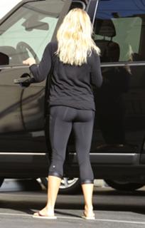Reese Witherspoon feet photo thumbnail