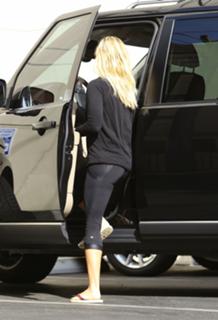 Reese Witherspoon feet photo thumbnail