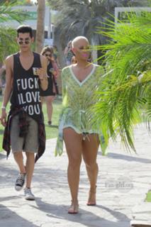 Amber Rose feet photo thumbnail