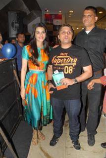 Kriti Sanon feet photo thumbnail