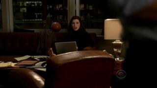Julianna Margulies feet photo thumbnail