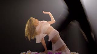 Kylie Minogue feet photo thumbnail