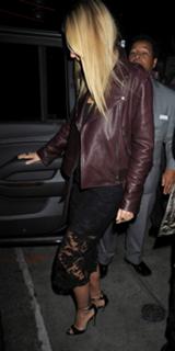 Gwyneth Paltrow feet photo thumbnail