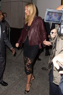 Gwyneth Paltrow feet photo thumbnail