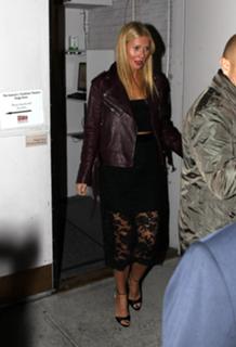 Gwyneth Paltrow feet photo thumbnail
