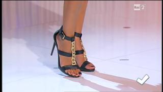 Caterina Balivo feet photo thumbnail