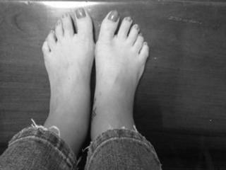 Petra Nemcova feet photo thumbnail