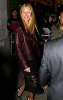 Gwyneth Paltrow feet photo thumbnail