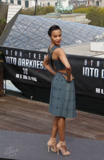 Zoe Saldana feet photo thumbnail