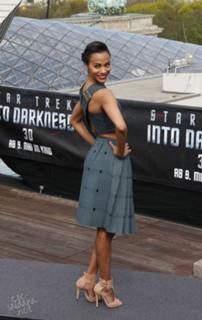 Zoe Saldana feet photo thumbnail