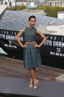 Zoe Saldana feet photo thumbnail