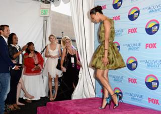 Zoe Saldana feet photo thumbnail