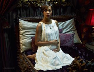 Zoe Saldana feet photo thumbnail