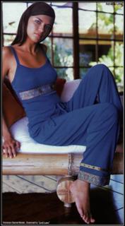 Adriana Lima feet photo thumbnail