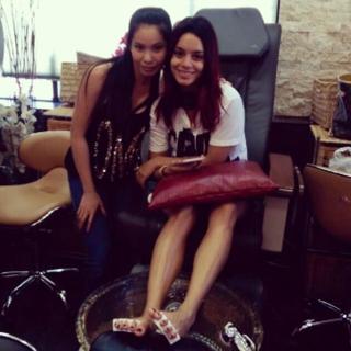 Vanessa Hudgens feet photo thumbnail