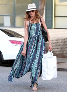 Michelle Monaghan feet photo thumbnail