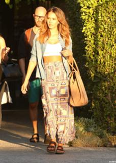 Jessica Alba feet photo thumbnail