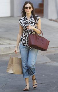 Emmy Rossum feet photo thumbnail