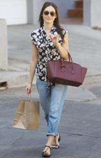 Emmy Rossum feet photo thumbnail