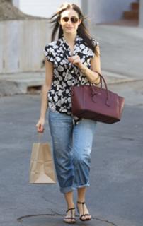 Emmy Rossum feet photo thumbnail