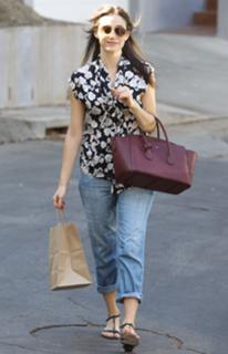 Emmy Rossum feet photo thumbnail