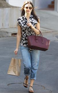 Emmy Rossum feet photo thumbnail