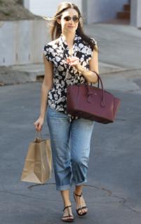 Emmy Rossum feet photo thumbnail