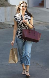 Emmy Rossum feet photo thumbnail
