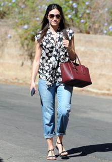 Emmy Rossum feet photo thumbnail