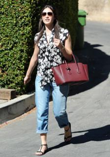 Emmy Rossum feet photo thumbnail