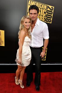 Julianne Hough feet photo thumbnail