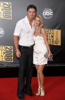 Julianne Hough feet photo thumbnail