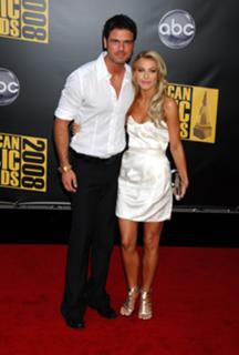Julianne Hough feet photo thumbnail
