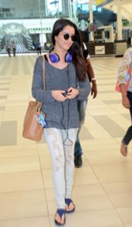 Shraddha Kapoor feet photo thumbnail