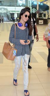 Shraddha Kapoor feet photo thumbnail