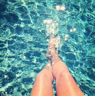 Lea Michele feet photo thumbnail