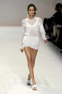 Izabel Goulart feet photo thumbnail