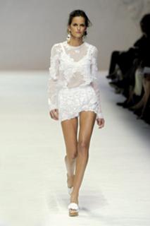 Izabel Goulart feet photo thumbnail