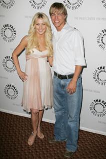 Julianne Hough feet photo thumbnail