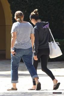Lea Michele feet photo thumbnail