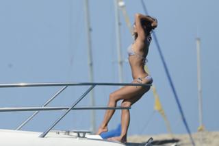 Nicole Scherzinger feet photo thumbnail