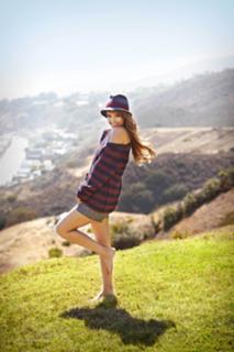 Jessica Alba feet photo thumbnail