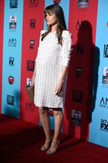 Amanda Peet feet photo thumbnail