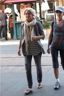 Julianne Hough feet photo thumbnail