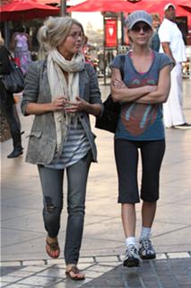 Julianne Hough feet photo thumbnail