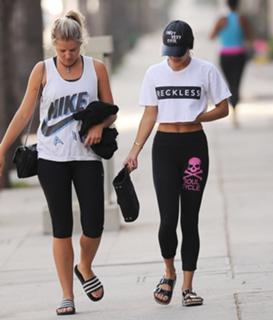 Vanessa Hudgens feet photo thumbnail