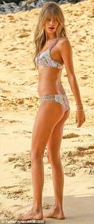 Behati Prinsloo feet photo thumbnail