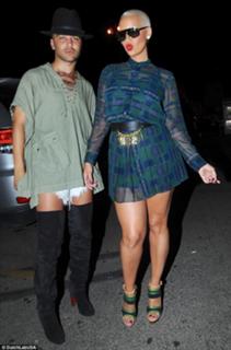 Amber Rose feet photo thumbnail